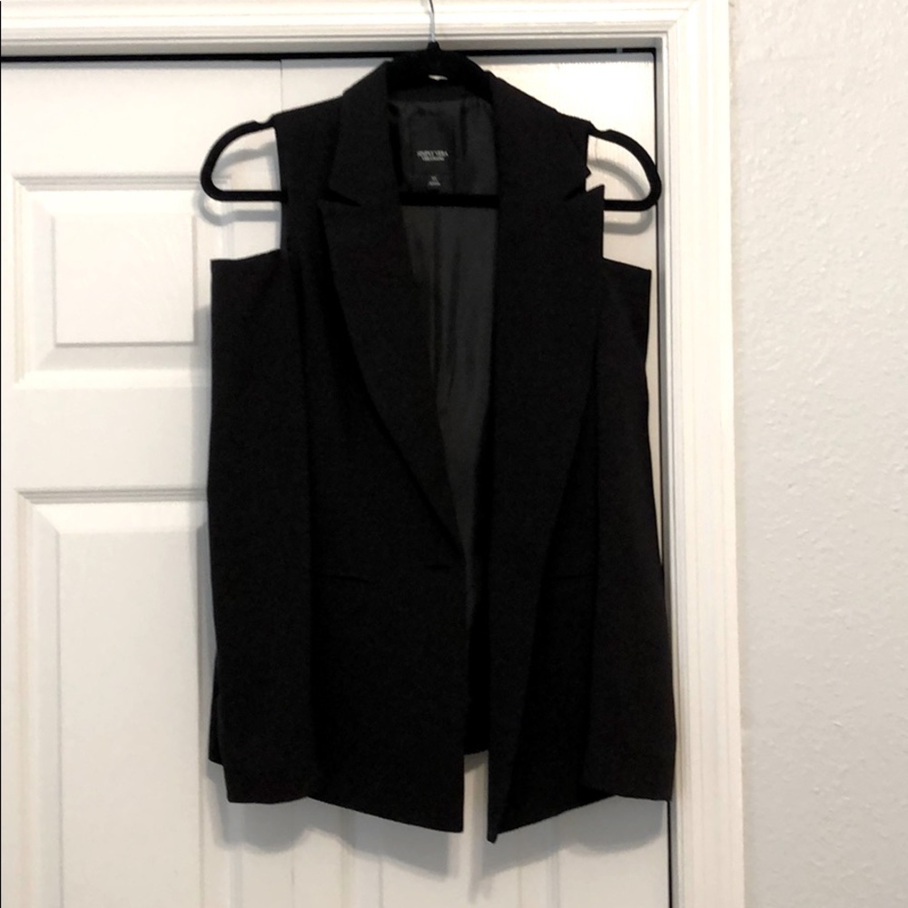 Blazer with shoulder cut-outs